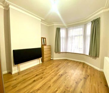 4 bedroom terraced house to rent - Photo 4