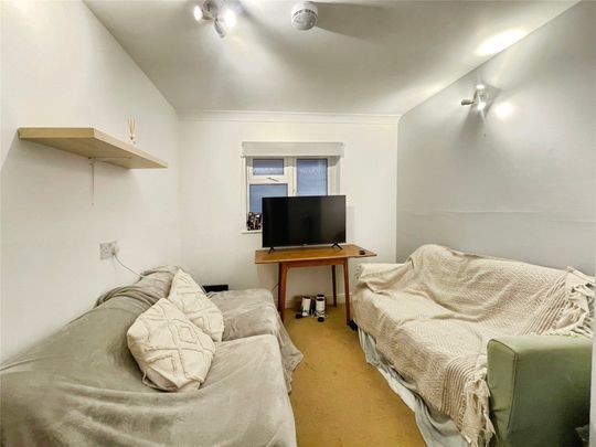 Nightingale Shott, Egham, Surrey, TW20 9SU - Photo 1