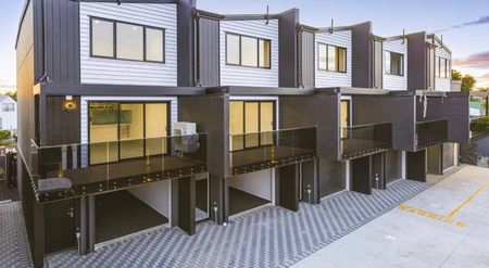 Mt Wellington Modern Home - Long term rental home - Photo 4