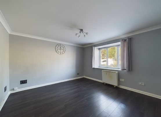 2 bedroom Flat in Missenden Gardens, Burnham - Photo 1