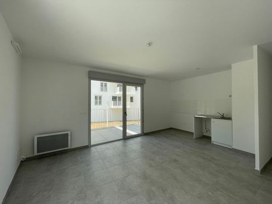 Appartement 3 pièces 65m2 MARSEILLE 9EME 1 079 euros - Photo 1