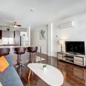 Très beau condo, 2 chambres, idéalement situé sur le plateau. - Photo 2