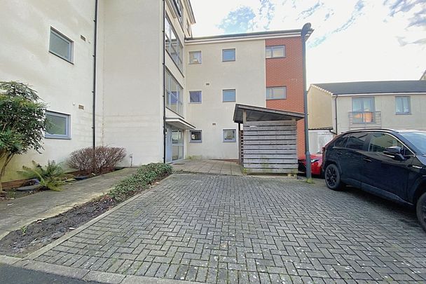 Long Down Avenue - Photo 1
