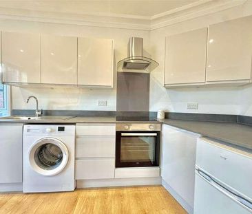 Downing Street, Farnham, Surrey, Surrey, GU9 - Photo 3