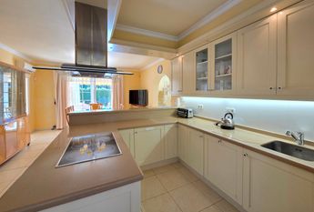 FOR RENT: SPACIOUS AND ELEGANT VILLA IN MORAIRA with 4 bedrooms for LONG TERM