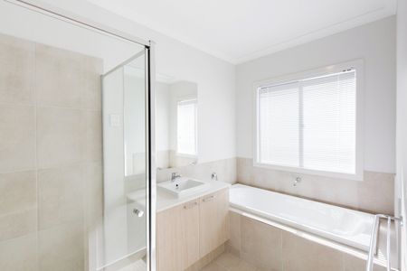 4 BEDROOM HOME WITH ALL MODERN APPLIANCES - Photo 5