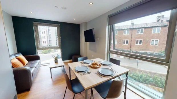 3-Bed Bronze Apartment - Photo 1