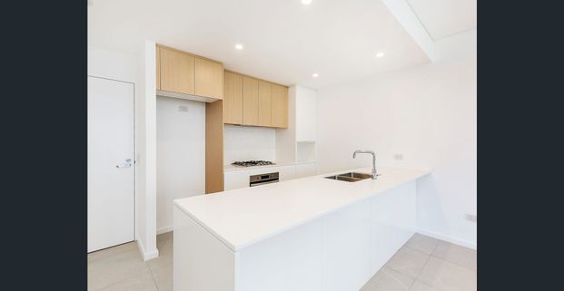 Stunning 2 Bedroom Apartment in Lively Community - Photo 1