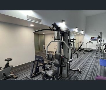 Spacious and Homey One Bedroom with Courtyard - Photo 6