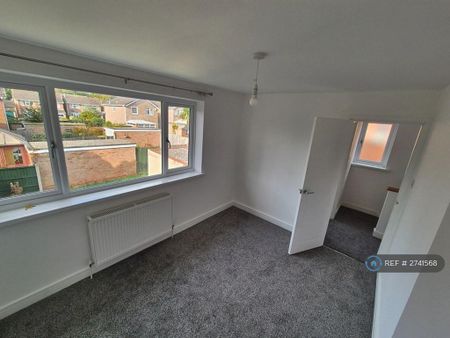 3 bedroom semi-detached house to rent - Photo 5