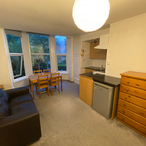 Flat 1, 12 Kelso Road, LS2 9PR, Leeds - Photo 2