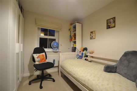 3 bedroom end of terrace house to rent - Photo 5