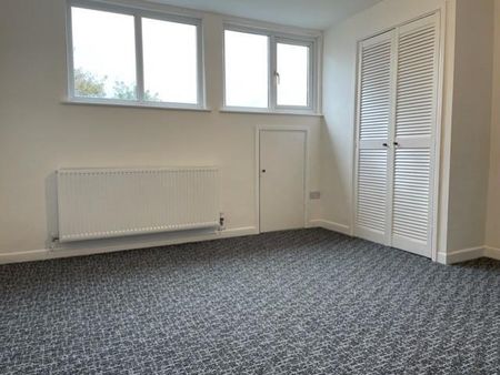 3 bedroom apartment to rent - Photo 4