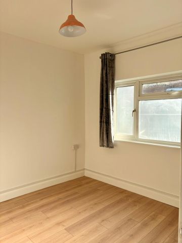 2 Bed Flat, St. Andrew's Road, E17 - Photo 3