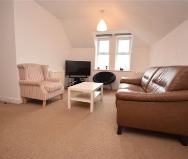 21, Manor Fold, Horsforth, Leeds, West Yorkshire, LS18 4DG - Photo 2