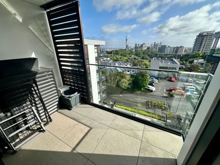 Modern Two Bedroom Apartment - Photo 2