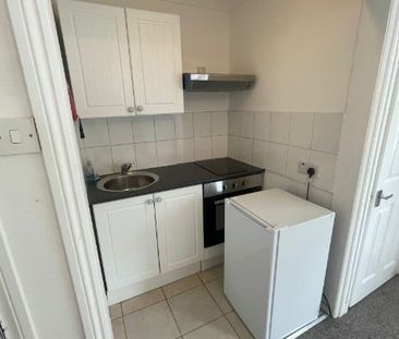 Studio Flat, Brentfield Gardens, NW2 - Photo 4