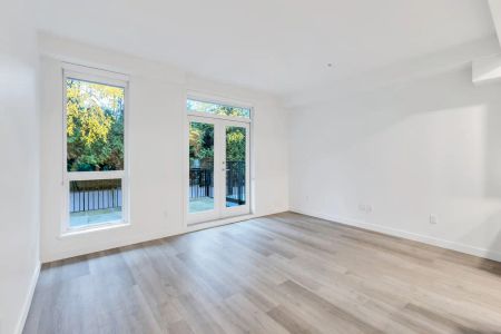 Victoria - 127 E 12th St — 3 Bedrooms 2.5 Bathrooms - Photo 5