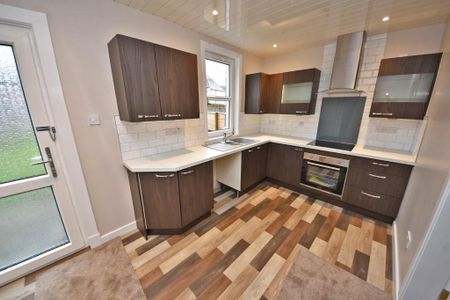 3 bedroom semi-detached house to rent - Photo 5