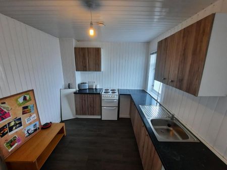 3 bedroom terraced house to rent - Photo 5