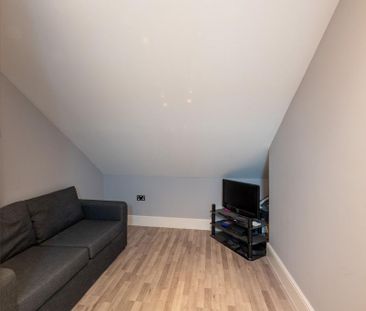 4 bedroom semi-detached house to rent - Photo 4