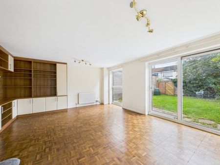 Robin Way, Staines-Upon-Thames, Middlesex,TW18 - Photo 2