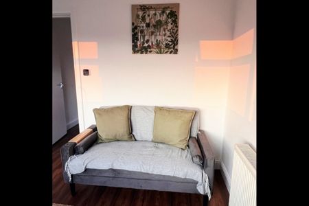 1 Bed Flat, Allison Road, W3 - Photo 2