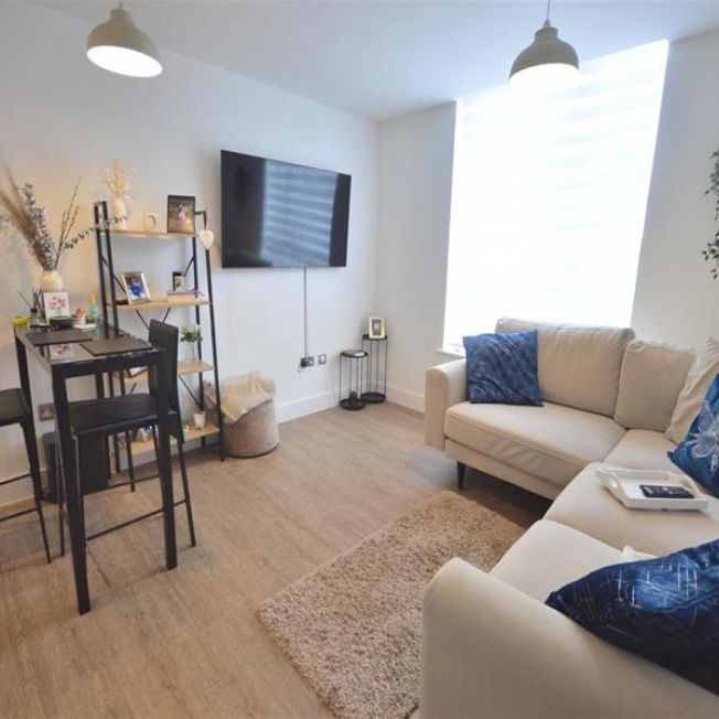 1 Bedroom Apartment To Let - Photo 1