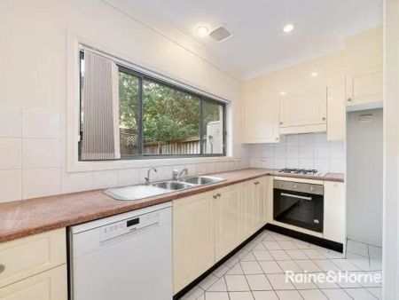 House with 3 bedrooms, 2 bathrooms & parking for 2 cars - Photo 4