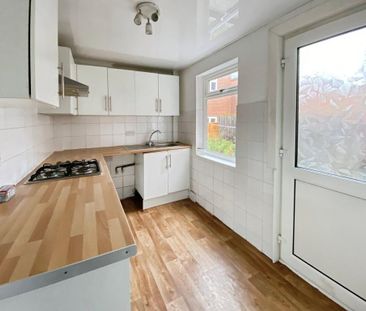 2 bedroom terraced house to rent - Photo 4