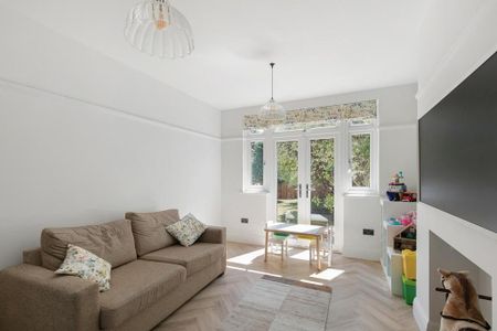 5 bedroom detached house to rent - Photo 2
