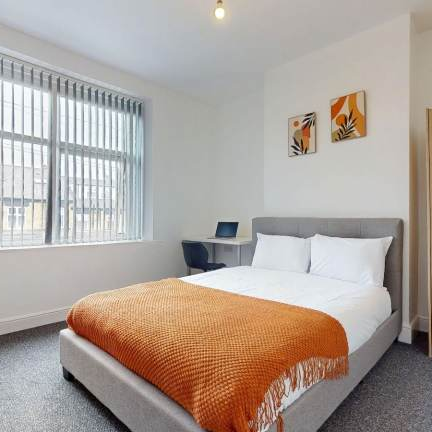 1 bedroom in a house share to rent - Photo 1