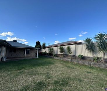 BEAUTIFUL HOME IN PRESTIGIOUS AREA - Photo 2
