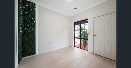 WHAT A RIPPER... SO CLOSE TO RIVER & CITY - Photo 2