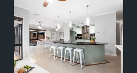 Opulent Mawson Lakes Living - Photo 4