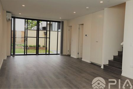 Perfect 3 plus study townhouse with walking distance to town centre - Photo 3