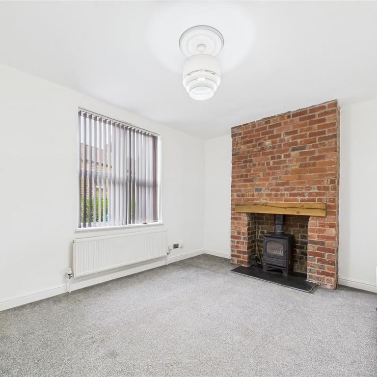 3 bedroom end of terrace house to rent - Photo 1