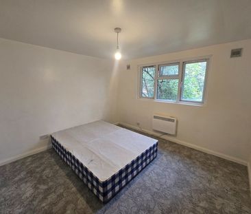 2 Bed Flat, St. Mary's Road, SE25 - Photo 1