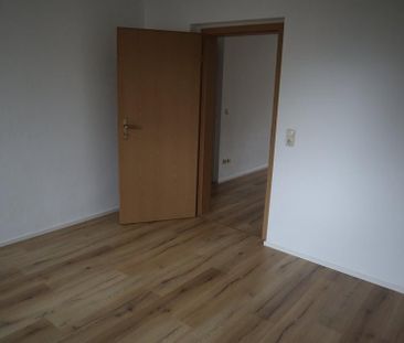 Sonnige renovierte 2-Raum Wohnung mit Balkon Hochparterre Pölbitz - Photo 3