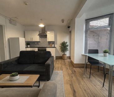 Cathays Terrace, Cathays - Photo 1