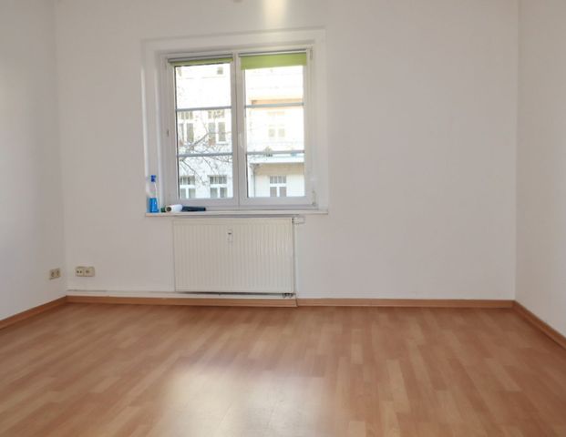 2-Raum • Einbauküche • Laminat • Tageslichtbad • Stellplatz • Kaßberg • Wanne • Anschauen & Mieten - Photo 1