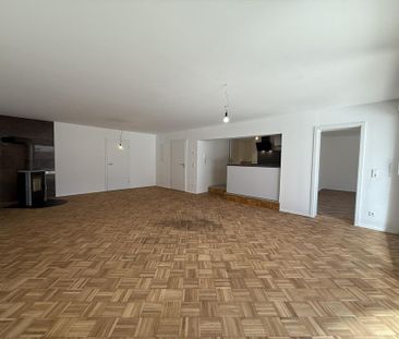 Stilvoll wohnen im Zweifamilienhaus - großzügige 3-ZKB im EG mit Ka... - Foto 1