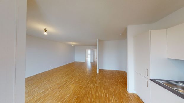 Platz für die ganze Familie! 4-Zimmer-Wohnung mit EBK un Fußbodenheizung! - Photo 1