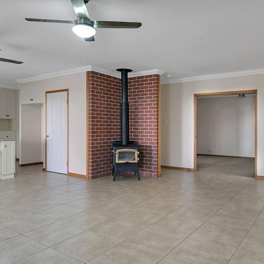 Spacious Family Home with Valley Views Just Minutes from Toowoomba - Photo 1