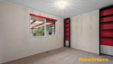 8 Harrison Drive, Cranbourne, VIC 3977 - Photo 5