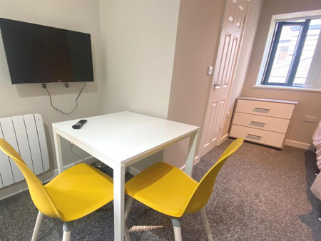 1 bedroom private hall to rent - Photo 2