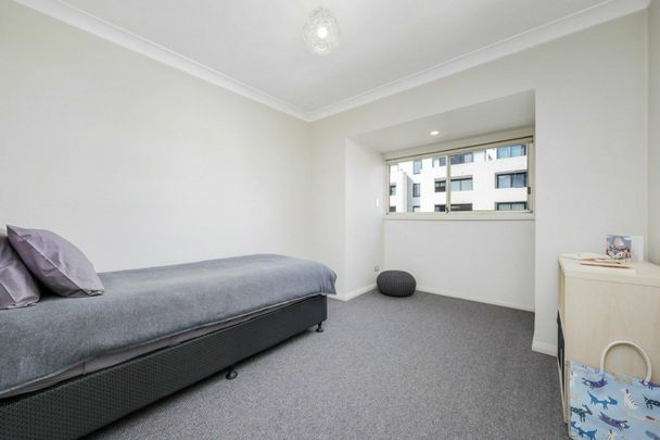 Furnished - Beautifully Renovated Split Level 2 Bedroom Apartment! - Photo 1