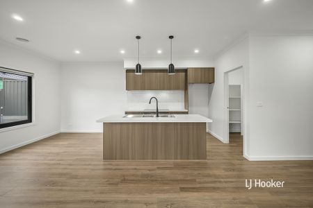 24 Atacazo Avenue, Truganina VIC, Belconnen - Photo 2