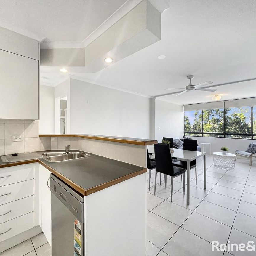 Stunning Furnished Apartment with River & City Views - Photo 1