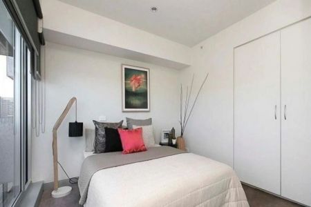 Modern With Private Outdoor Space - Photo 2